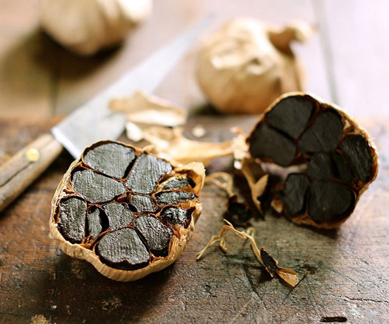 رائحته ليست كريهة وفوائده أكثر من الأبيض.. ماذا تعرف عن الثوم الأسود؟ صورة رقم 9