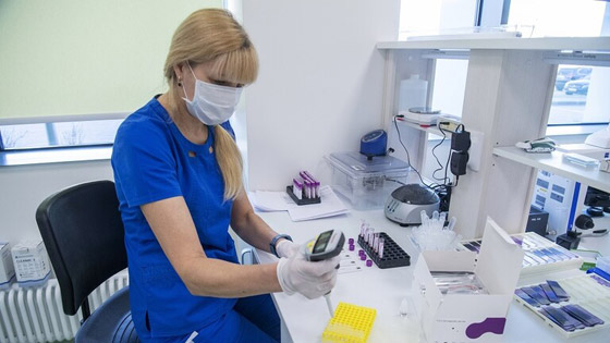 علماء يحددون متى يستعيد الإنسان حاسة الشم بعد كوفيد-19 صورة رقم 2