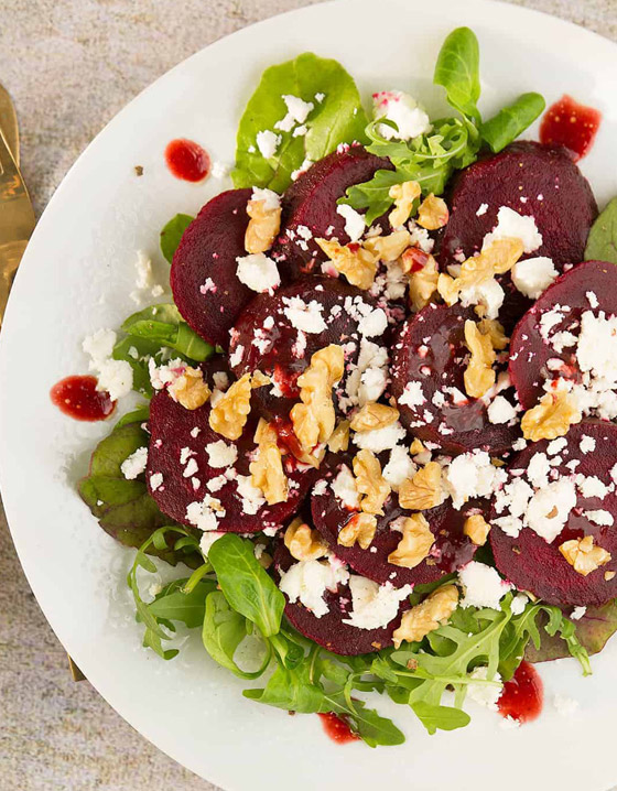 تجديد في المكونات والألوان والنكهات.. إليكم وصفة سلطة الشمندر اللذيذة صورة رقم 4