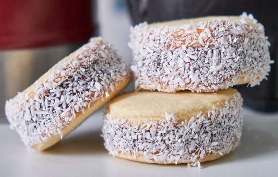 إليكم طريقة تحضير بسكويت ألفاجوريس الأرجنتيني الطيب والمميز صورة رقم 1