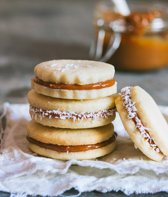 إليكم طريقة تحضير بسكويت ألفاجوريس الأرجنتيني الطيب والمميز صورة رقم 4