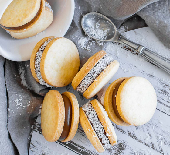 إليكم طريقة تحضير بسكويت ألفاجوريس الأرجنتيني الطيب والمميز صورة رقم 8