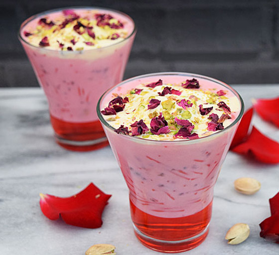 لذيذة وملونة وفيها النودلز.. إليكم طريقة تحضير حلوى فالودا الإيرانية صورة رقم 4