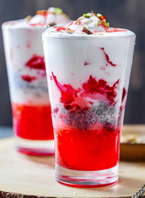 لذيذة وملونة وفيها النودلز.. إليكم طريقة تحضير حلوى فالودا الإيرانية صورة رقم 5