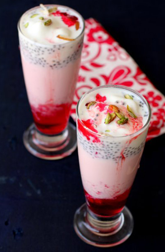 لذيذة وملونة وفيها النودلز.. إليكم طريقة تحضير حلوى فالودا الإيرانية صورة رقم 2