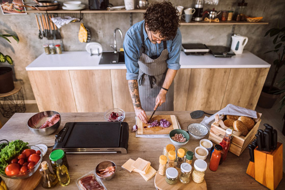 إليكم 11 من الأخطاء التي تهدد سلامة الغذاء الذي تتناولوه وتعرّضكم للتسمم! صورة رقم 1 إليكم 11 من الأخطاء التي تهدد سلامة الغذاء الذي تتناولوه وتعرّضكم للتسمم! صورة رقم 1