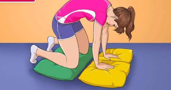 5 تمارين رياضية منزلية باستخدام الوسادة صورة رقم 7