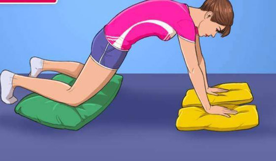 5 تمارين رياضية منزلية باستخدام الوسادة صورة رقم 8