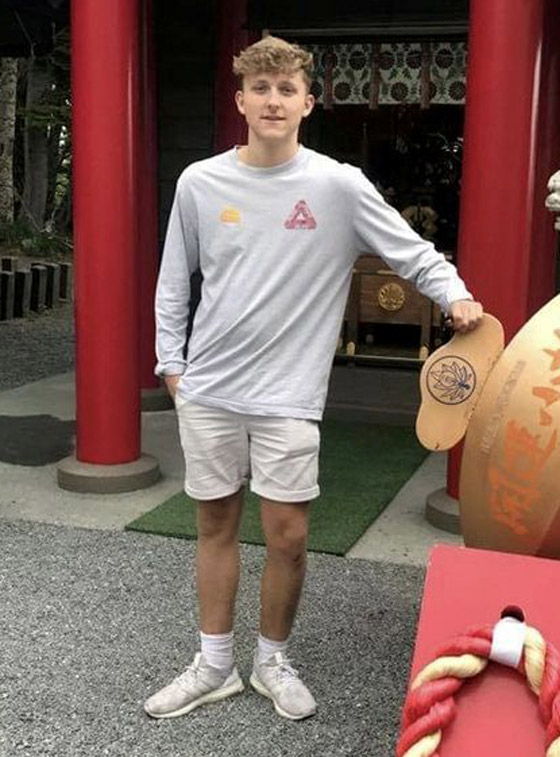 صورة رقم 3 - كيف تحول عامل بريطاني فقير إلى مليونير يكسب 16 ألف دولار يوميا بفضل كورونا؟ صورة رقم 3 - كيف تحول عامل بريطاني فقير إلى مليونير يكسب 16 ألف دولار يوميا بفضل كورونا؟