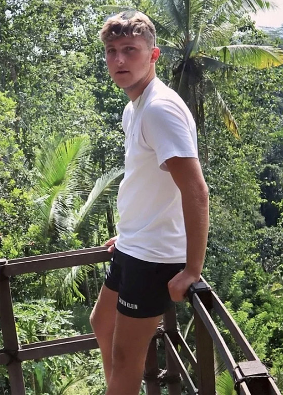 صورة رقم 5 - كيف تحول عامل بريطاني فقير إلى مليونير يكسب 16 ألف دولار يوميا بفضل كورونا؟ صورة رقم 5 - كيف تحول عامل بريطاني فقير إلى مليونير يكسب 16 ألف دولار يوميا بفضل كورونا؟