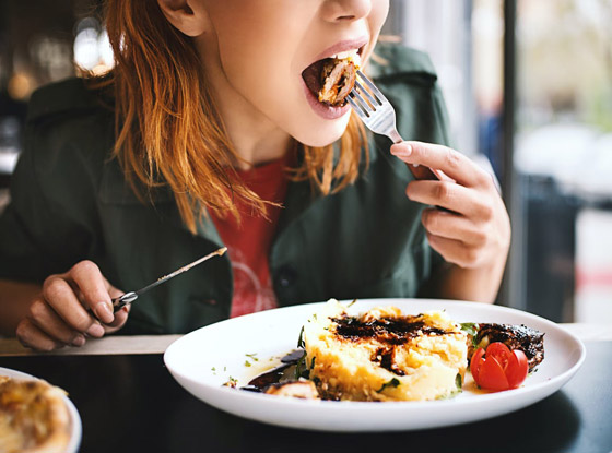 قشعريرة البرد بعد الأكل.. هل عليكم القلق بشأن هذا الشعور؟ صورة رقم 9 قشعريرة البرد بعد الأكل.. هل عليكم القلق بشأن هذا الشعور؟ صورة رقم 9