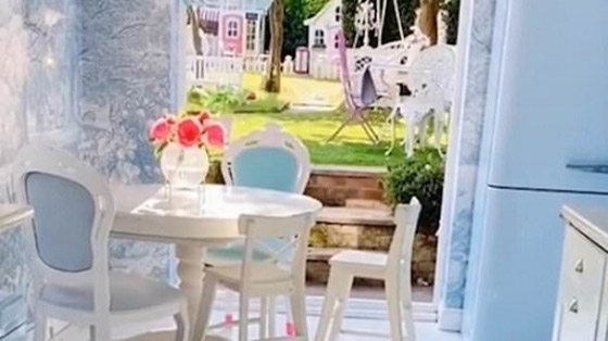 تمضي 4 أعوام في تجديد منزلها من وحي القصص الخيالية صورة رقم 5