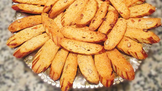 الحلوى التي تزين كل المناسبات السعيدة.. وصفة الفقاص المغربي باللوز صورة رقم 1