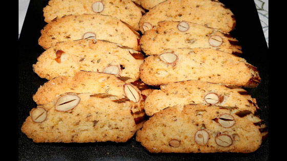 الحلوى التي تزين كل المناسبات السعيدة.. وصفة الفقاص المغربي باللوز صورة رقم 3