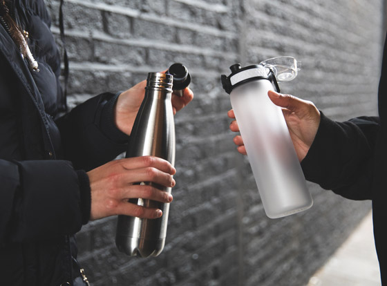 يمكن أن تضر إن لم تغسل! كيف تنظّف زجاجات الماء القابلة لإعادة الاستخدام؟ صورة رقم 1