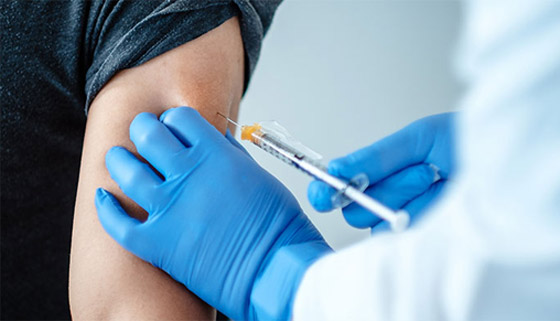 هل يمكن أن تنقل العدوى للآخرين حتى بعد تلقيك لقاح فيروس كورونا؟ صورة رقم 3