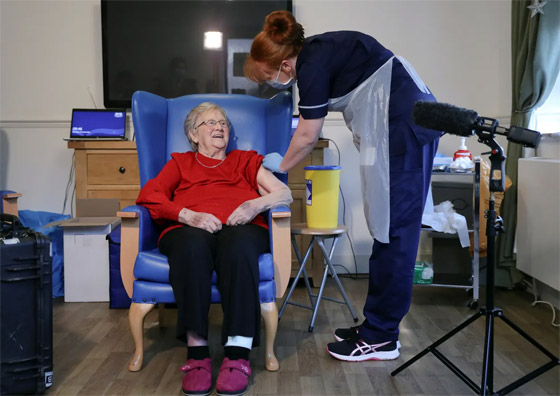 هل يمكن أن تنقل العدوى للآخرين حتى بعد تلقيك لقاح فيروس كورونا؟ صورة رقم 9