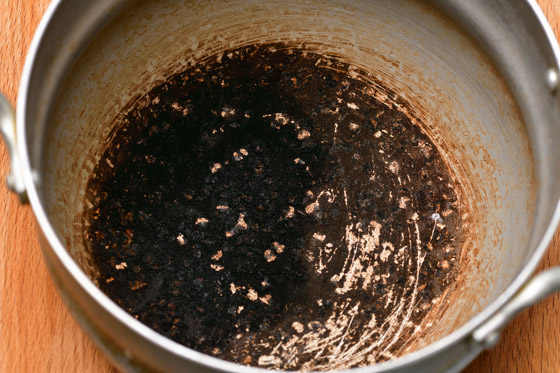 دون عناء وبأدوات متوفرة في المنزل.. كيف تنظف المقلاة المحترقة؟ صورة رقم 1 دون عناء وبأدوات متوفرة في المنزل.. كيف تنظف المقلاة المحترقة؟ صورة رقم 1