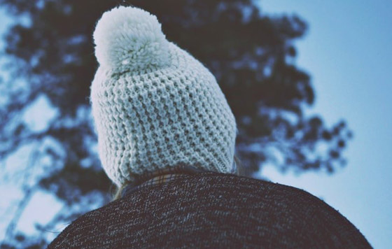 لماذا توضع الـ(بوم بوم) على القبعات؟ هل هي موضة أم تقليد؟ صورة رقم 1