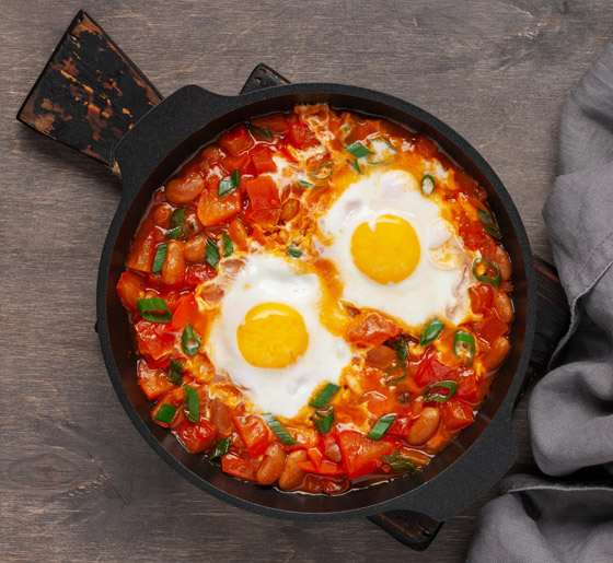 فواحة وحراقة ومستفزة للحواس.. إليكم وصفة العجة التونسية بالمرقاز صورة رقم 1