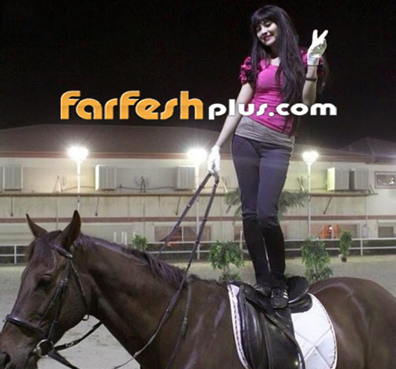 صورة رقم 21 - فيديوهات وصور 19 فنانا وفنانة يعشقون الفروسية والخيل رغم سقوطهم عن الحصان! صورة رقم 21 - فيديوهات وصور 19 فنانا وفنانة يعشقون الفروسية والخيل رغم سقوطهم عن الحصان!