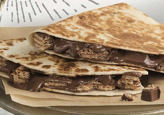 تعرفوا إلى الأكلات الخفيفة الشهيرة التي تصنع بنكهات عجيبة حول العالم صورة رقم 6