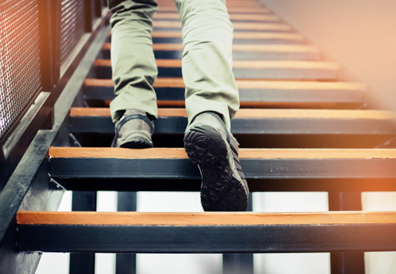 باختلاف أوزاننا.. لماذا نعاني من ضيق النفس عند صعود الدرج؟ صورة رقم 2