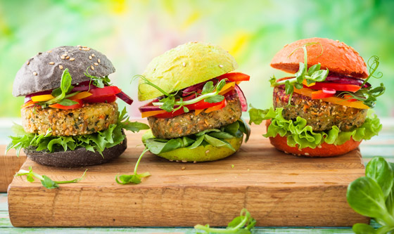 من البطاطا الحلوة والذرة والخضراوات.. إليكم وصفة البرغر النباتي الشهية صورة رقم 2