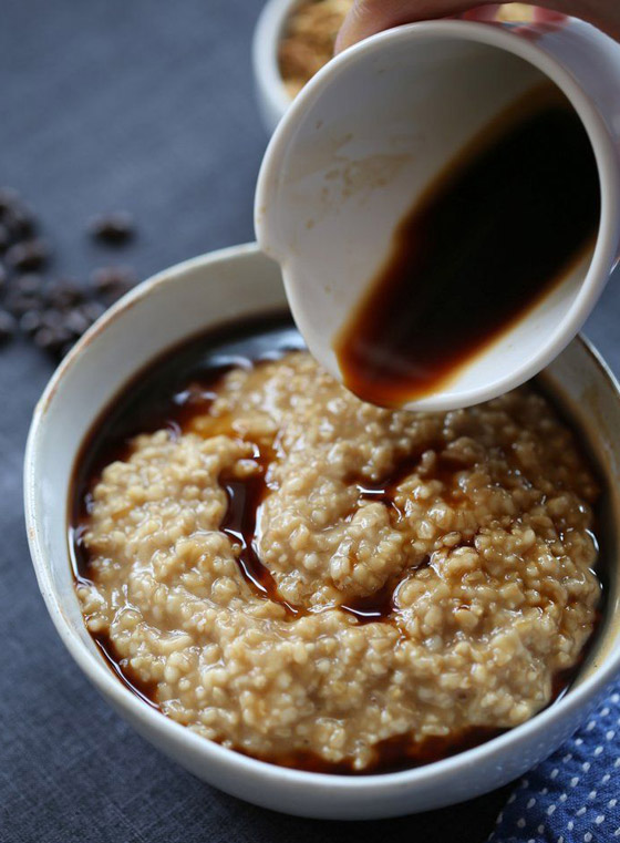 تريدون تناول القهوة ووجبة الإفطار بطبق واحد؟ حضروا الشوفان بالقهوة صورة رقم 11 تريدون تناول القهوة ووجبة الإفطار بطبق واحد؟ حضروا الشوفان بالقهوة صورة رقم 11