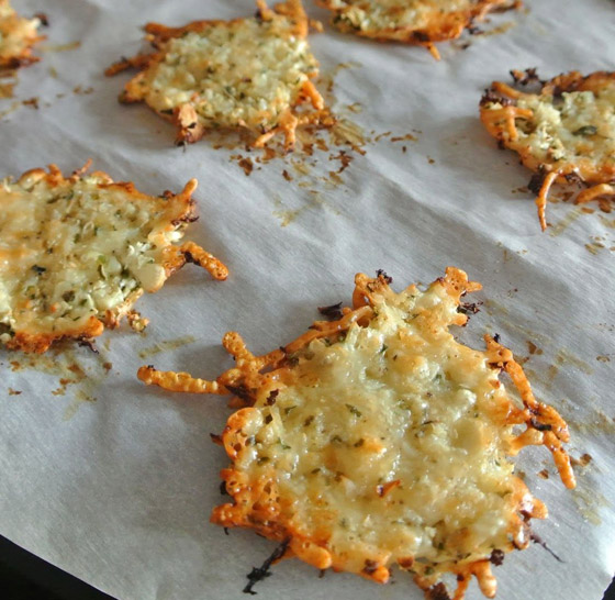 إليكم وصفة رقائق القرنبيط بالثوم والأعشاب.. وجبة مبتكرة على مائدتكم صورة رقم 3