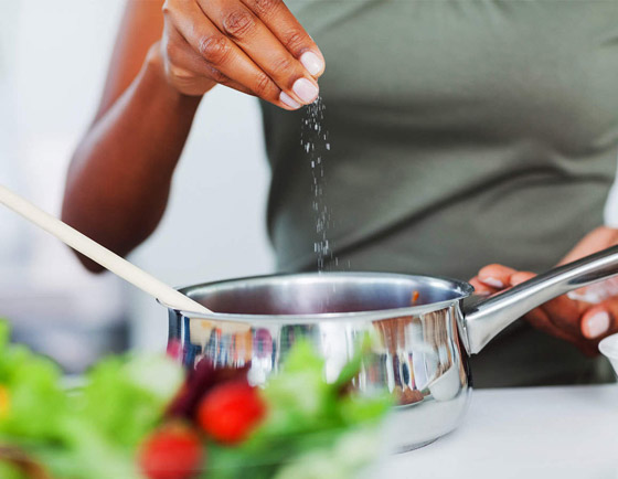 أضفتم الكثير من الملح إلى الطعام؟ إليكم 10 حيل لمعالجة الخطأ! صورة رقم 3 أضفتم الكثير من الملح إلى الطعام؟ إليكم 10 حيل لمعالجة الخطأ! صورة رقم 3