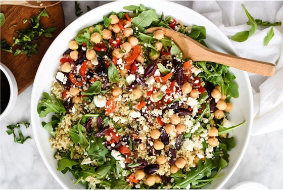 وصفة سلطة السبانخ والحمص والكينوا صورة رقم 3