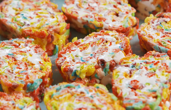 إليكم طريقة تحضير سوشي المارشميلو والفاكهة: وجبة غنية للكبار والصغار صورة رقم 6 إليكم طريقة تحضير سوشي المارشميلو والفاكهة: وجبة غنية للكبار والصغار صورة رقم 6