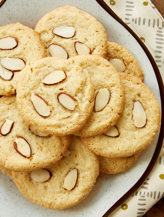 إليكم طريقة تحضير بسكويت اللوز الشهي والصحي صورة رقم 3 إليكم طريقة تحضير بسكويت اللوز الشهي والصحي صورة رقم 3