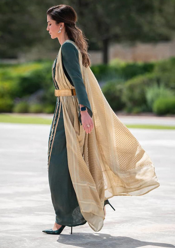 الثوب الأردني التقليدي على الملكة رانيا: التراث الأصيل في أبهى صوره صورة رقم 13 الثوب الأردني التقليدي على الملكة رانيا: التراث الأصيل في أبهى صوره صورة رقم 13