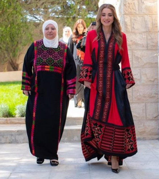 الثوب الأردني التقليدي على الملكة رانيا: التراث الأصيل في أبهى صوره صورة رقم 20 الثوب الأردني التقليدي على الملكة رانيا: التراث الأصيل في أبهى صوره صورة رقم 20