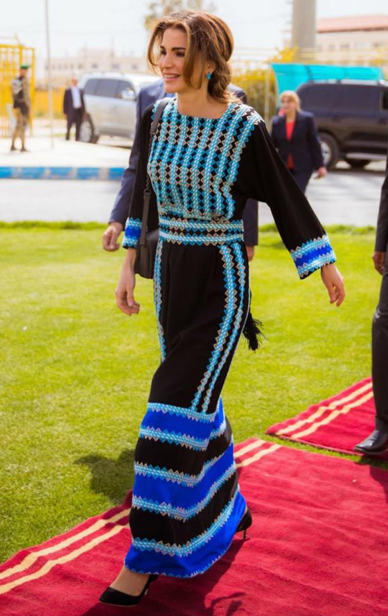الثوب الأردني التقليدي على الملكة رانيا: التراث الأصيل في أبهى صوره صورة رقم 27 الثوب الأردني التقليدي على الملكة رانيا: التراث الأصيل في أبهى صوره صورة رقم 27