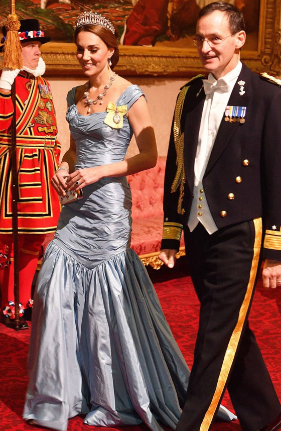 بالصور: إليكم 10 إطلالات تختصر مسيرة وأناقة الدوقة كيت ميدلتون صورة رقم 2 بالصور: إليكم 10 إطلالات تختصر مسيرة وأناقة الدوقة كيت ميدلتون صورة رقم 2