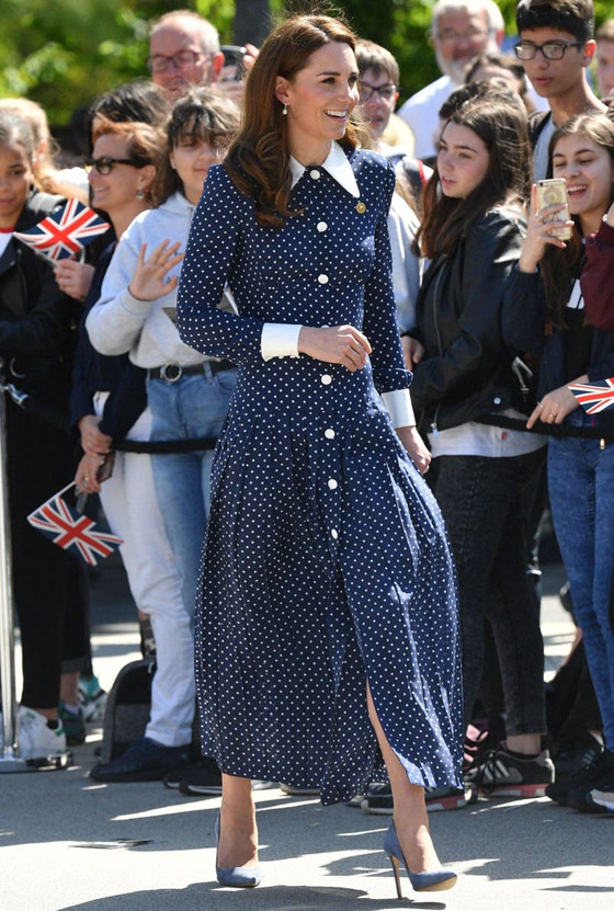بالصور: إليكم 10 إطلالات تختصر مسيرة وأناقة الدوقة كيت ميدلتون صورة رقم 5 بالصور: إليكم 10 إطلالات تختصر مسيرة وأناقة الدوقة كيت ميدلتون صورة رقم 5