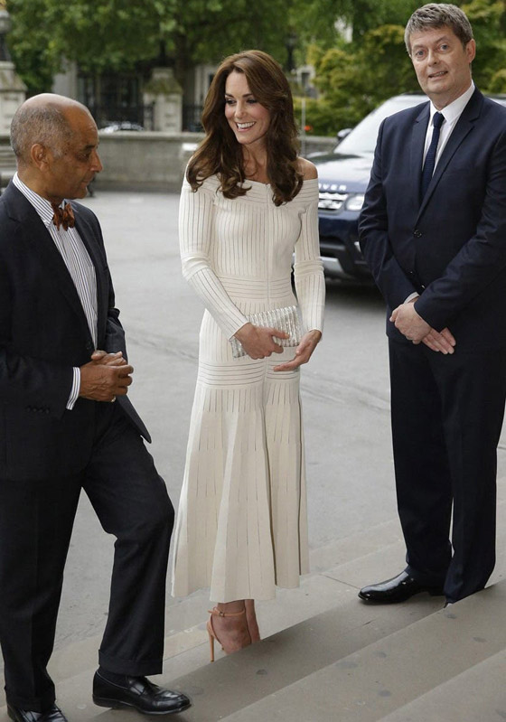 بالصور: إليكم 10 إطلالات تختصر مسيرة وأناقة الدوقة كيت ميدلتون صورة رقم 6 بالصور: إليكم 10 إطلالات تختصر مسيرة وأناقة الدوقة كيت ميدلتون صورة رقم 6