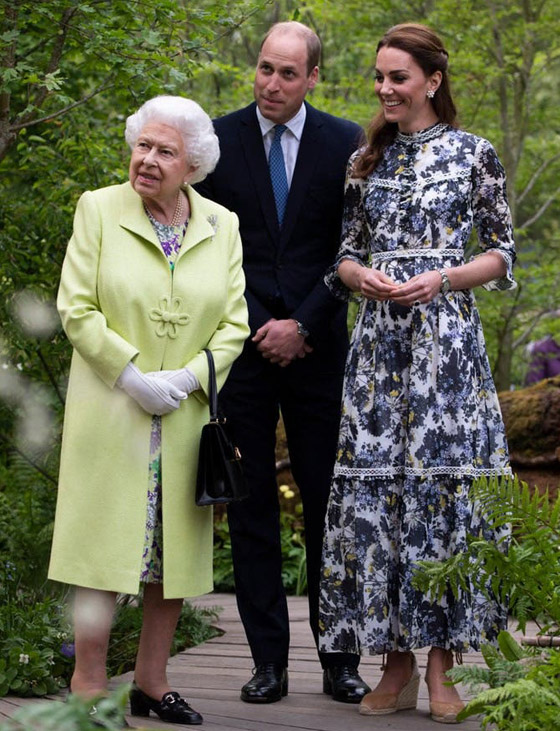 بالصور: إليكم 10 إطلالات تختصر مسيرة وأناقة الدوقة كيت ميدلتون صورة رقم 7 بالصور: إليكم 10 إطلالات تختصر مسيرة وأناقة الدوقة كيت ميدلتون صورة رقم 7