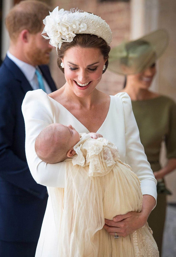 بالصور: إليكم 10 إطلالات تختصر مسيرة وأناقة الدوقة كيت ميدلتون صورة رقم 10 بالصور: إليكم 10 إطلالات تختصر مسيرة وأناقة الدوقة كيت ميدلتون صورة رقم 10