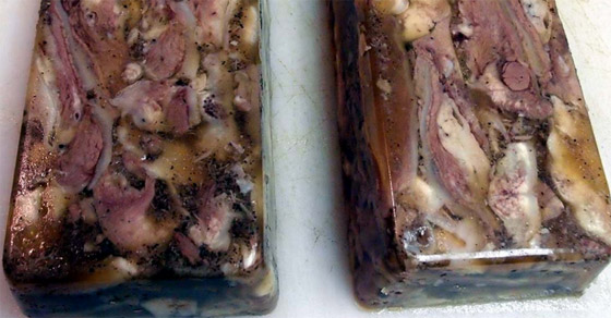 جبن باليرقات ومقبلات من العناكب.. إليكم أشهر الأطعمة الغريبة حول العالم صورة رقم 4