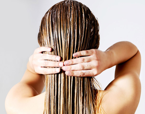 إليكم 4 خلطات أقنعة منزلية تعتني بأنواع الشعر المختلفة هذا الربيع صورة رقم 3