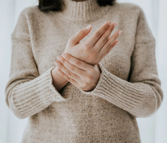 تعاني من أعراض التهاب المفاصل؟ جرِّب هذه العلاجات الطبيعية الفعالة صورة رقم 1