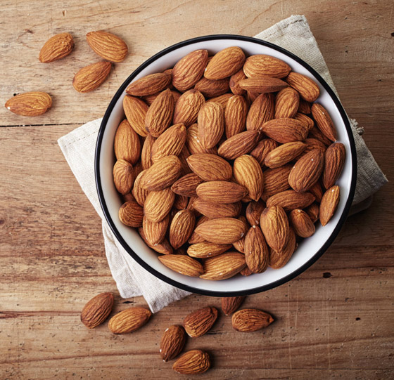 فوائد اللوز لا تحصى! حفنة منه تقي من جفاف الجلد وتؤخر شيخوخته صورة رقم 4 فوائد اللوز لا تحصى! حفنة منه تقي من جفاف الجلد وتؤخر شيخوخته صورة رقم 4