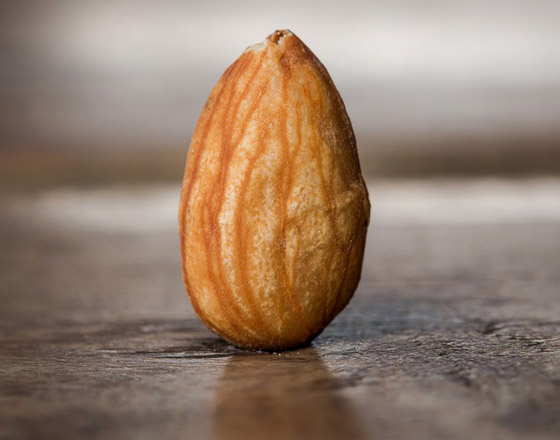 فوائد اللوز لا تحصى! حفنة منه تقي من جفاف الجلد وتؤخر شيخوخته صورة رقم 5 فوائد اللوز لا تحصى! حفنة منه تقي من جفاف الجلد وتؤخر شيخوخته صورة رقم 5