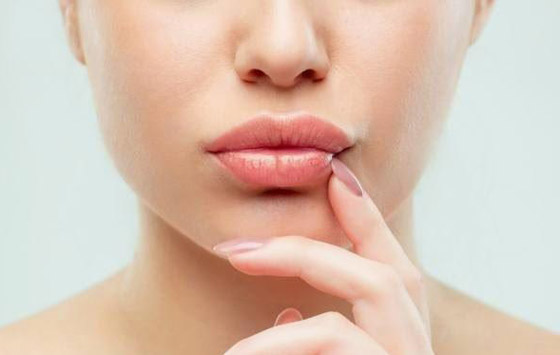 إليكم وصفة مقشر للشفايف مذهلة في رمضان، ما أسباب جفاف الشفاه؟ صورة رقم 2