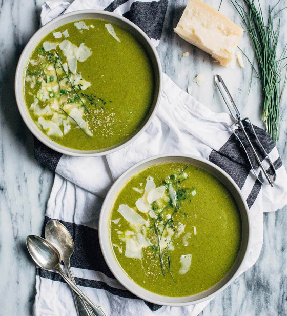 إليكم طريقة تحضير شوربة البصل الأخضر اللذيذة لسفرة إفطار رمضان صورة رقم 6