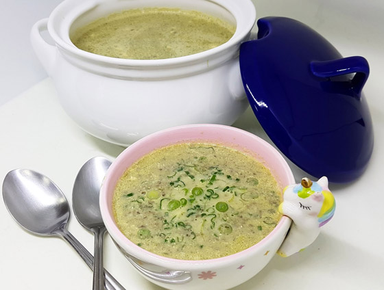 إليكم طريقة تحضير شوربة البصل الأخضر اللذيذة لسفرة إفطار رمضان صورة رقم 8